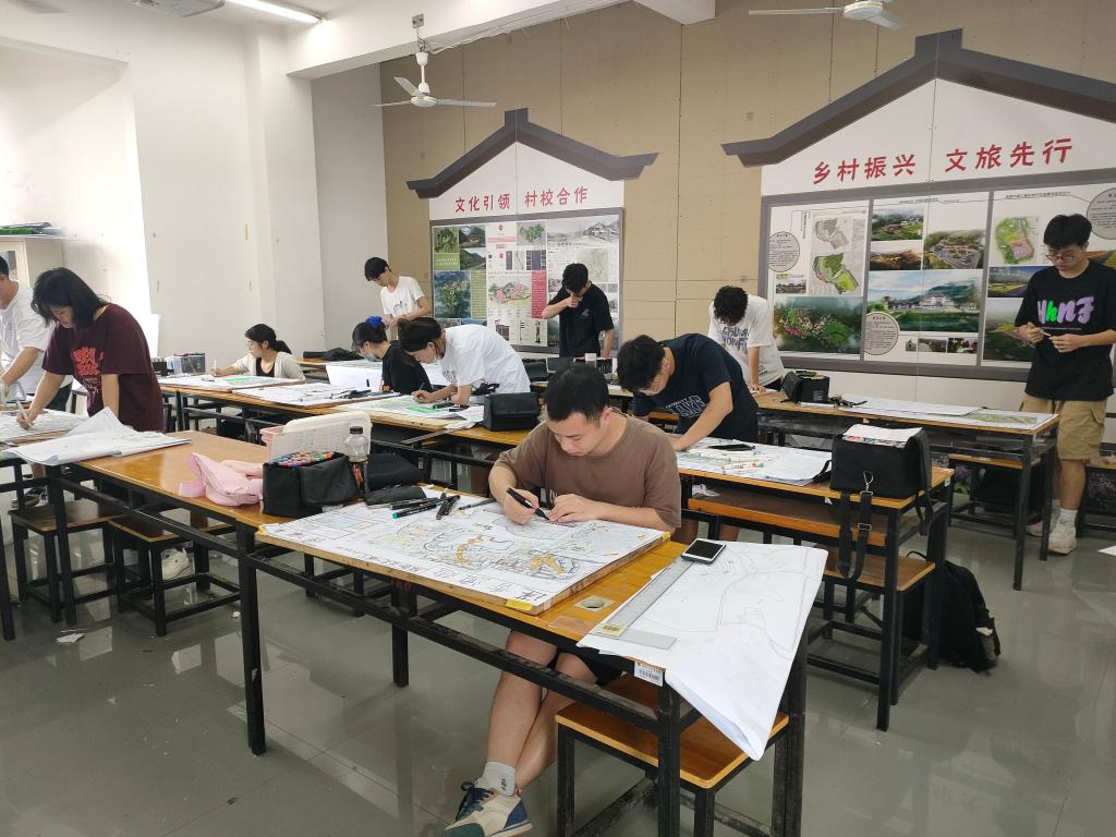 图二:澳门十大赌博正规官网校赛参赛选手的比赛现场