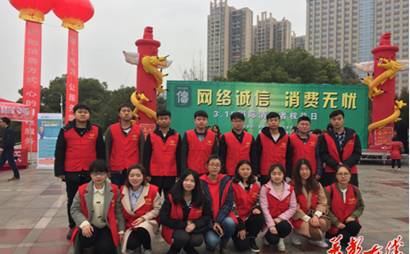 http://img1.voc.com.cn/UpLoadFile/2017/03/17/201703171036541433.png