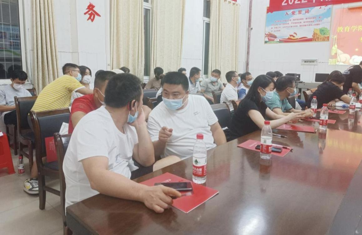 老师与家长们交流