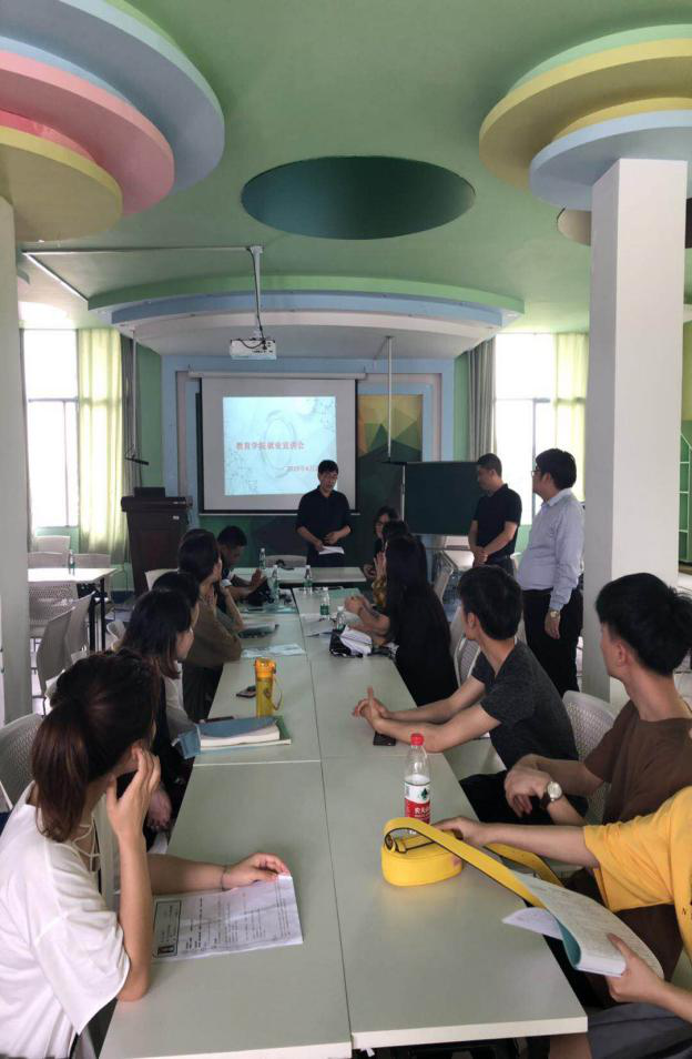 图为:周月朗书记致辞