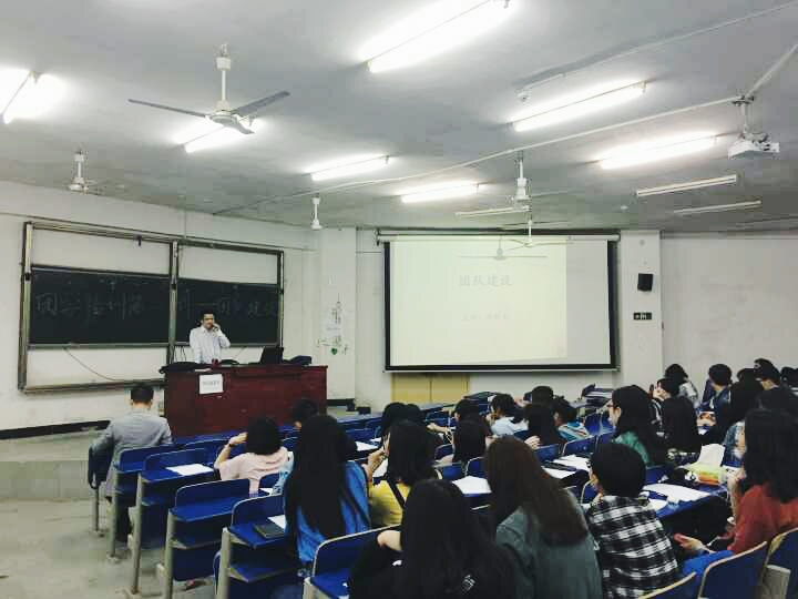 商学院团学干部培训第二讲“团队建设”培训现场