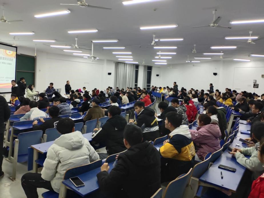 (信息学院初赛现场)
