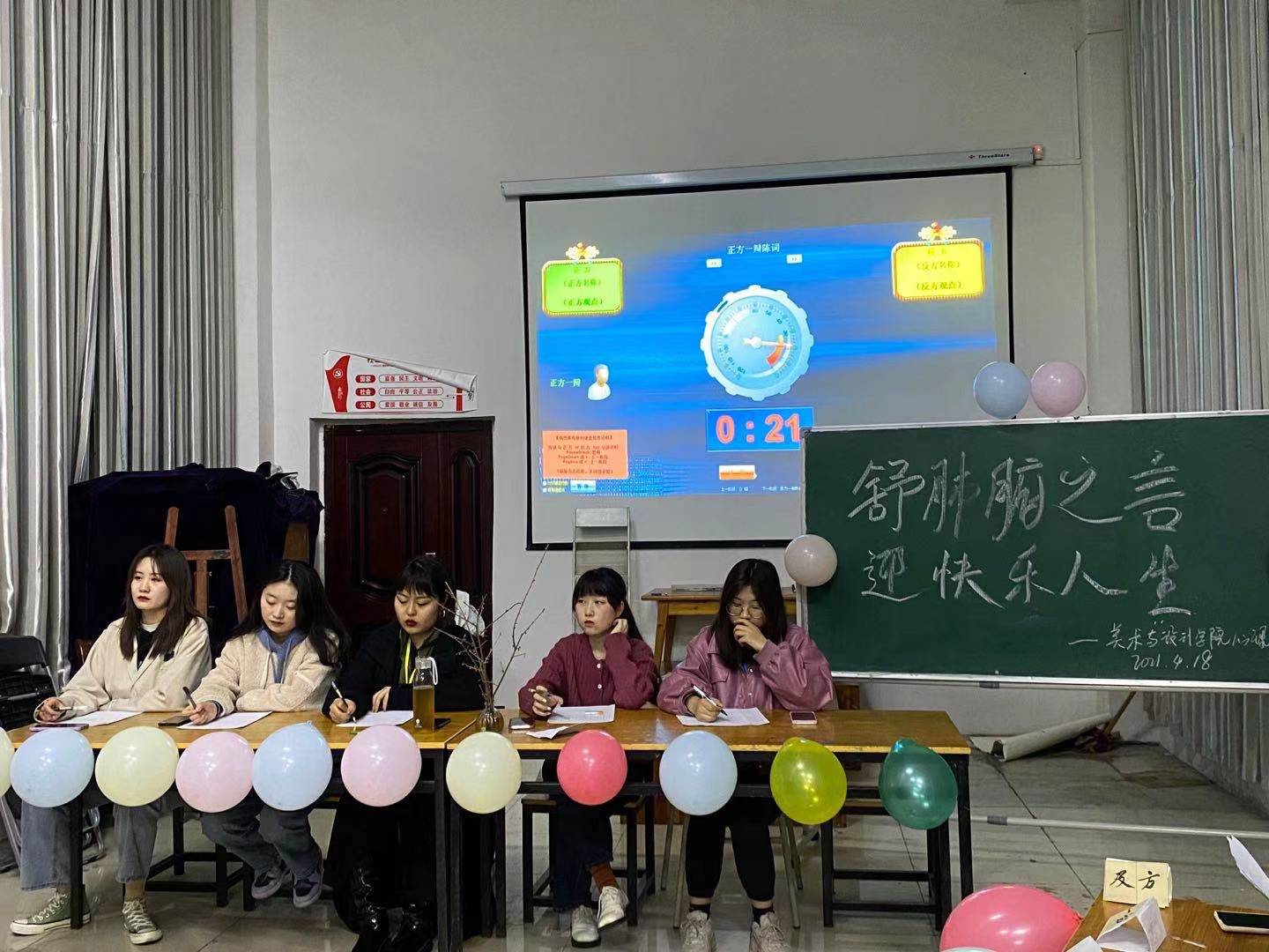 (图为参赛人员级评委裁判)