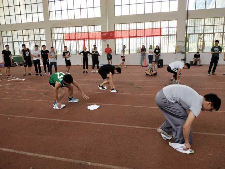 参赛队伍的激烈比拼