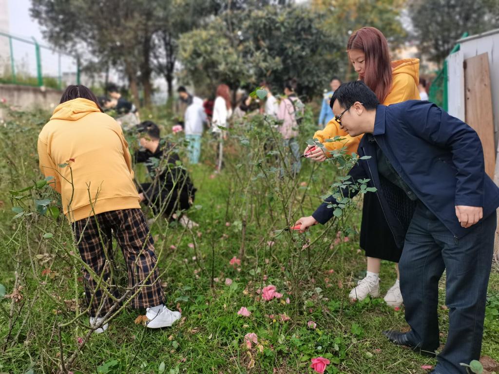 图二 杨泽良老师现场授课