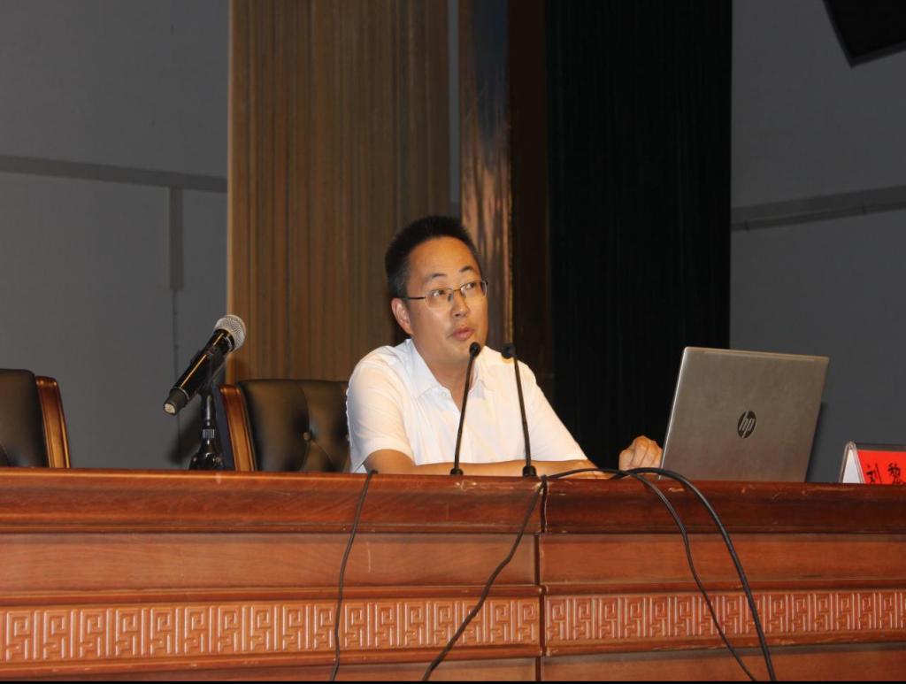 (学院副院长刘黎明讲解院情、专业介绍及展望)