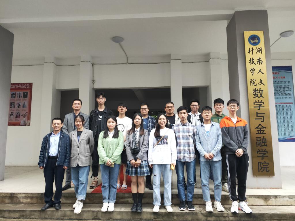 (2021届部分考研学生合影)