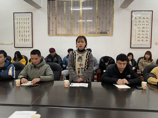 校优秀共产党员、原学院学生分会主席钟雯同学发言