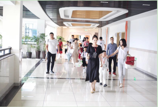 参赛选手入场