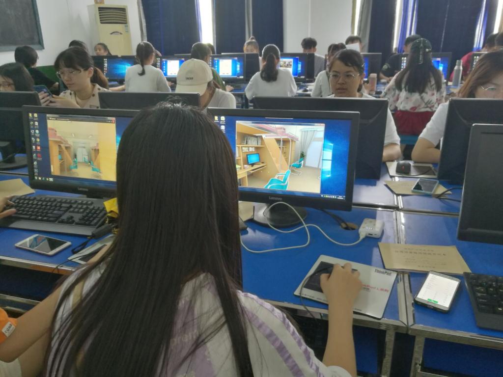 同学们积极投入