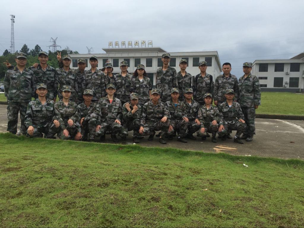 实弹射击合影