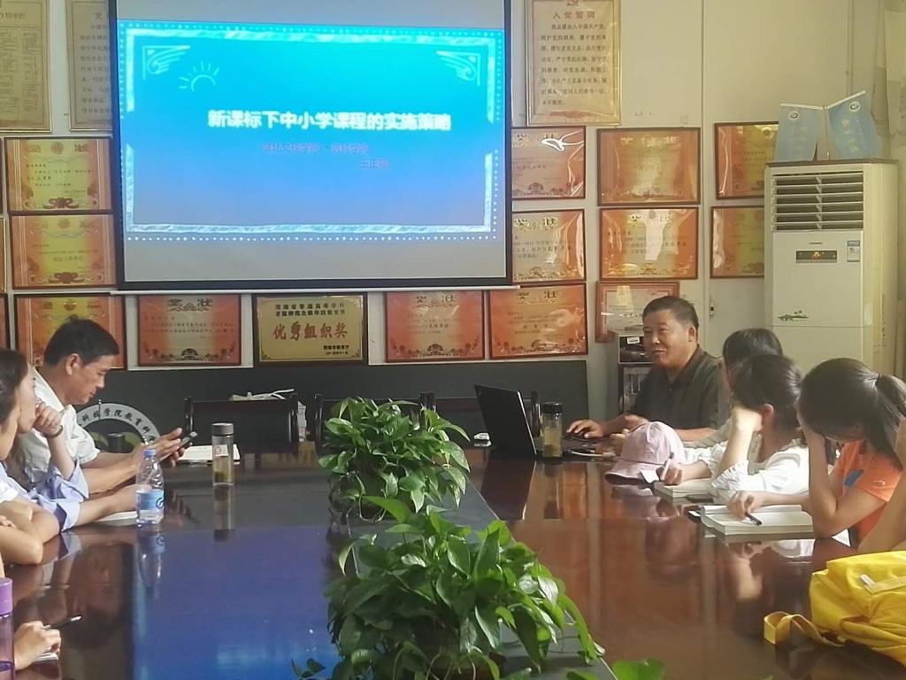 王正福教授为师生做讲座