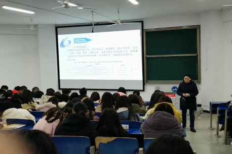 同学们认真听讲座