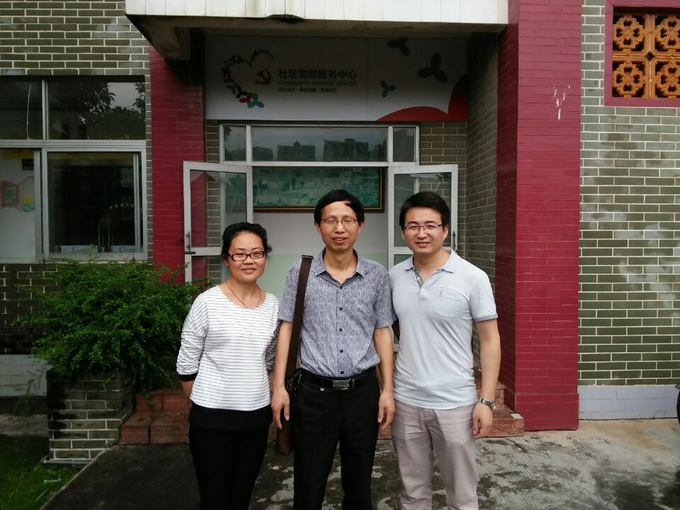在春暖社工服务中心下属荷坳社区服务点考察