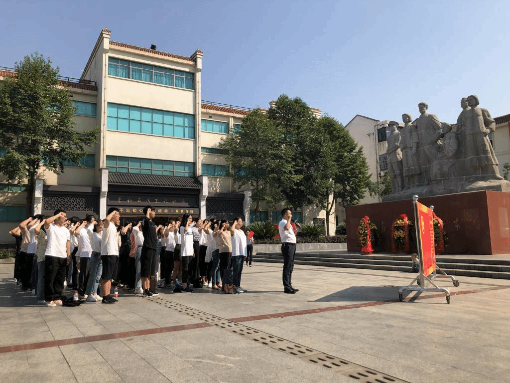 全体党员重温入党誓词