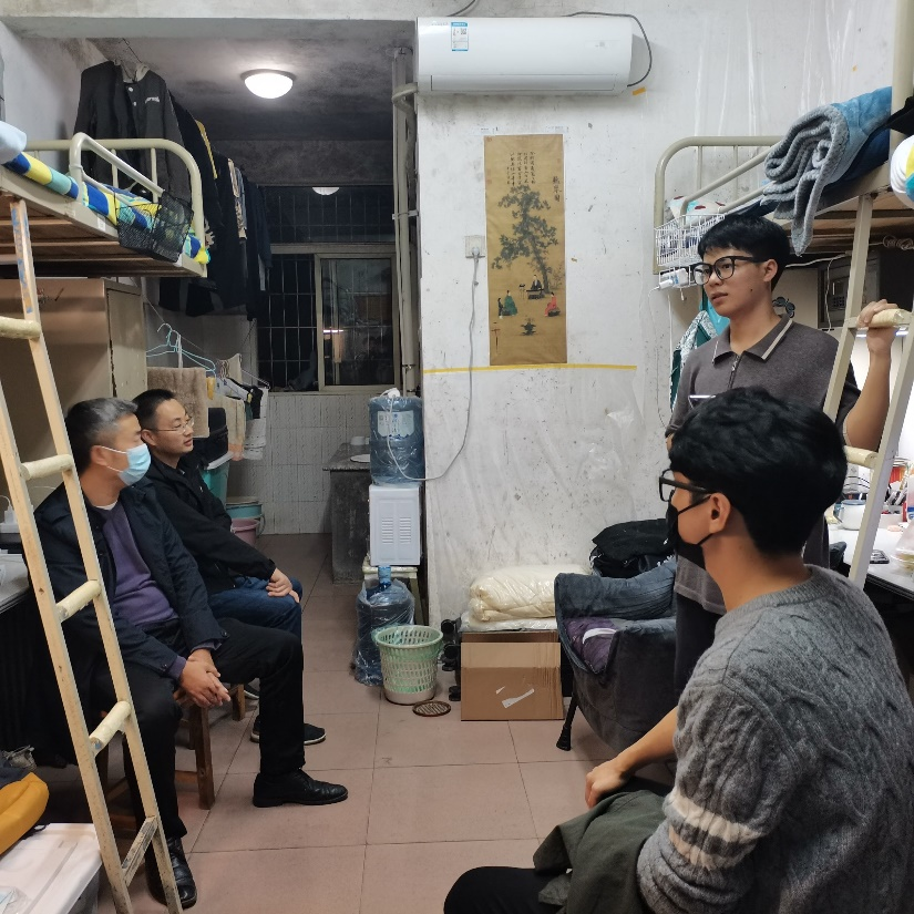学工处处长陈刚、副院长刘黎明、辅导员罗斯琪向学生宣讲二十大精神