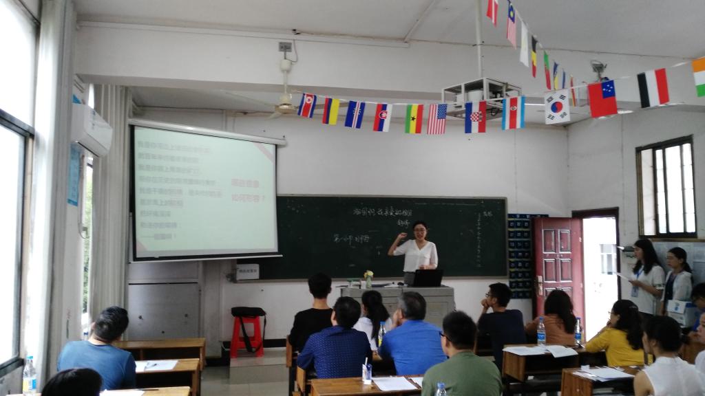 一等奖获得者——人文教育教育专业高旭同学竞赛选手竞赛现场